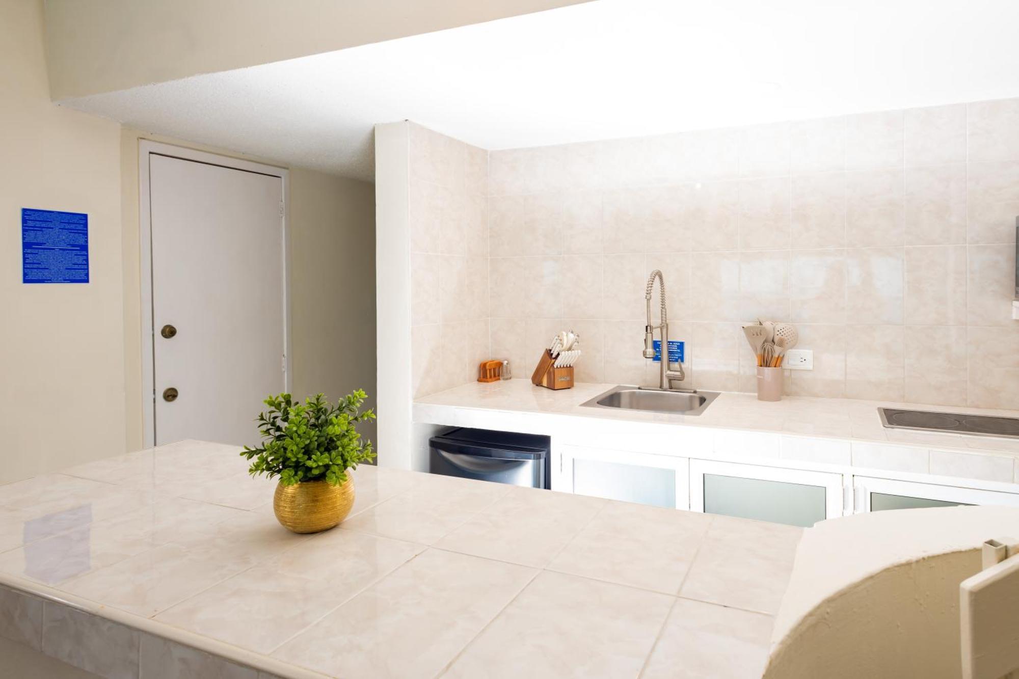 2 Story Oceanfront Penthouses On Cancun Beach! Экстерьер фото